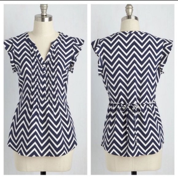 Modcloth Expert in Zeal Blue and White Chevron Striped Button Down Top L - Picture 1 of 9